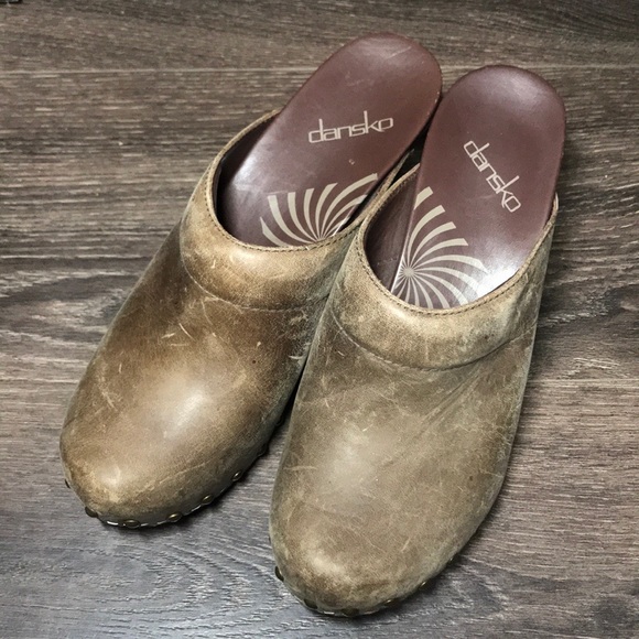 Dansko Brown Distressed Clogs Mules Heels - Picture 2 of 11